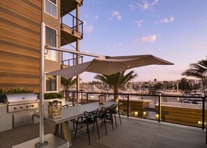 تناول الطعام بالخارج