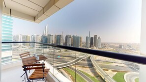 Outdoor dining - Elegant 1 Bedroom l Skyline Views l Dubai Marina (Dubai Marina)