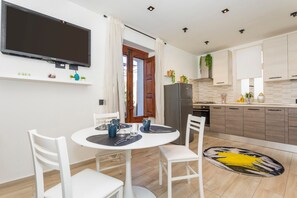 Fridge, microwave, oven, stovetop - 'Msuite' Apartment with Private Terrace, Wi-Fi & Air Conditioning (Macchia)