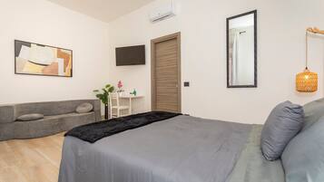 1 slaapkamer, een strijkplank/strijkijzer, wifi, beddengoed