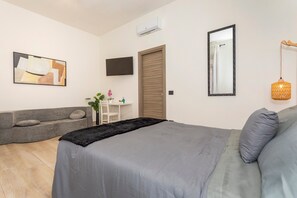 1 bedroom, iron/ironing board, WiFi, bed sheets - 'Msuite' Apartment with Private Terrace, Wi-Fi & Air Conditioning (Macchia)
