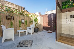 Terrace/patio - 'Msuite' Apartment with Private Terrace, Wi-Fi & Air Conditioning (Macchia)