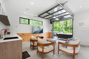 Smart TV, fireplace, ping pong, stereo - Blackwood Shores - 6 bed, pool, hot tub, game room (Lakeside)