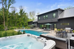 Outdoor dining - Blackwood Shores - 6 bed, pool, hot tub, game room (Lakeside)