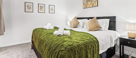 2 bedrooms, iron/ironing board, free WiFi, bed sheets
