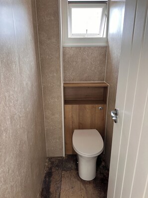 Hair dryer, towels, soap, shampoo - Bright 2BR Home near Stafford Castle, Sleeps 4 (Stafford)