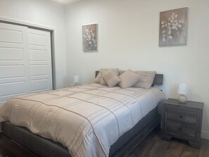 3 多间卧室、免费 WiFi、床单