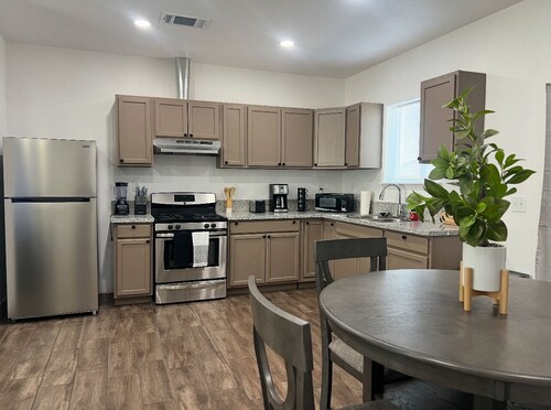 Charming 3-bedroom house in Orange Cove with AC