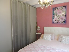 4 chambres, fer et planche à repasser, Wi-Fi, draps fournis