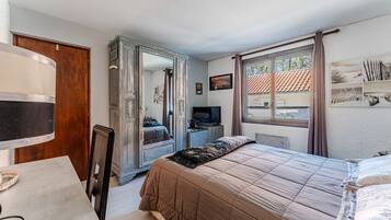 4 chambres, fer et planche Ă repasser, Wi-Fi, draps fournis