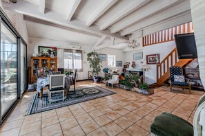 Dining - Villa Zaphira with Heated Pool (Gujan-Mestras)