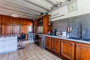 Fridge, microwave, oven, stovetop - Villa Zaphira with Heated Pool (Gujan-Mestras)