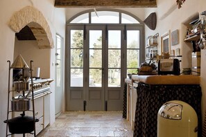 Microwave, dishwasher - Trullo Terra Dolce - Four Bedroom Villa, Sleeps 8 (Ostuni)