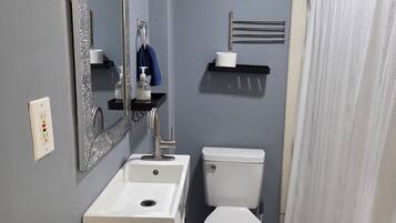 HandtĂŒcher, Seife, Toilettenpapier