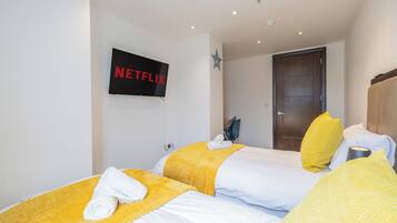 Iron/ironing board, Internet, bed sheets