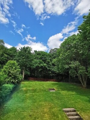 Deluxe Double Room, Garden View | Property grounds - The Knowe Guest House (Callander)