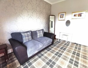 Superior Double or Twin Room, Mountain View | Living area - The Knowe Guest House (Callander)