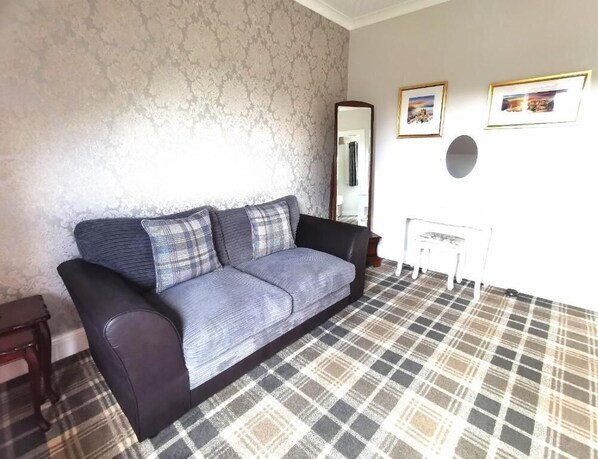 Superior Double or Twin Room, Mountain View | Living area - The Knowe Guest House (Callander)