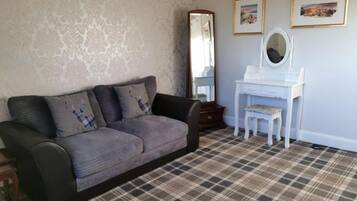 Superior Double or Twin Room, Mountain View | Living area