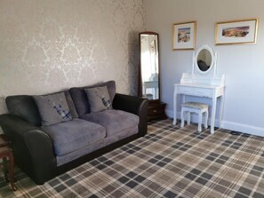 Superior Double or Twin Room, Mountain View | Living area - The Knowe Guest House (Callander)