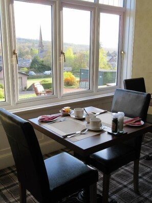 Dining - The Knowe Guest House (Callander)