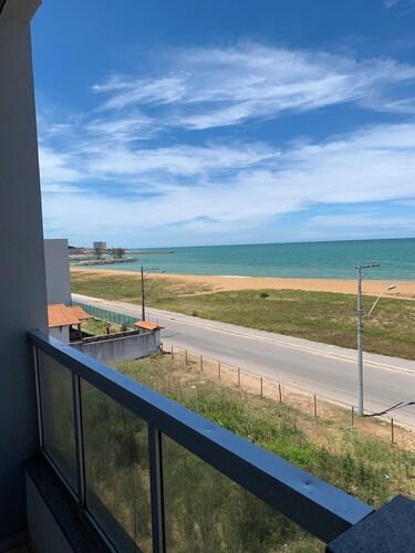 House on the beach in the center of Marataízes, with a small pool, pets allowed.