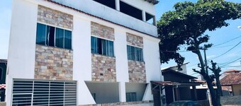 House on the beach in the center of Marataízes, with a small pool, pets allowed.
