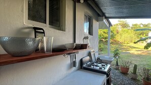 舒適客房, 空調, 花園景觀 | 私人廚房 | 鍋具/餐盤/廚房用品