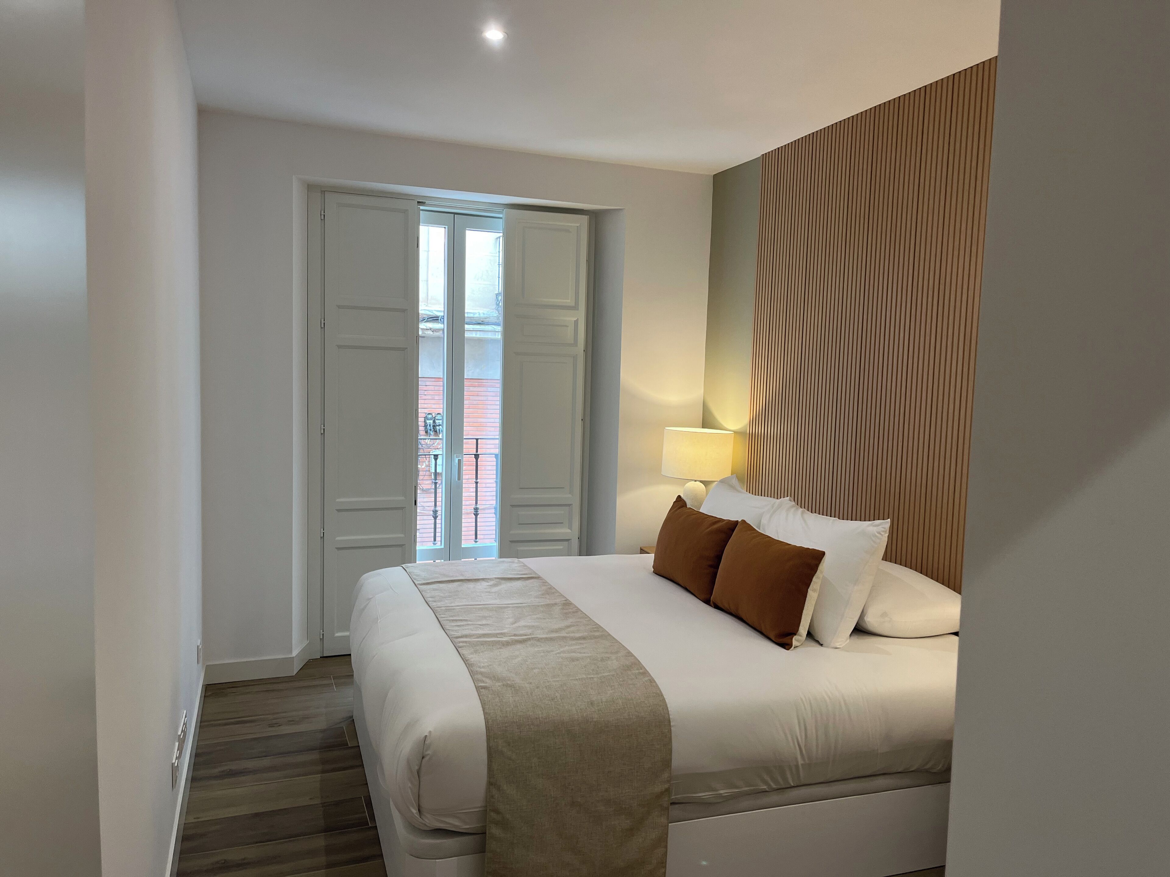 Appartement, patio | Bureau, espace de travail pour ordinateur portable