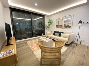 Apartament, pati | Escriptori i espai de treball apte per a portàtils 