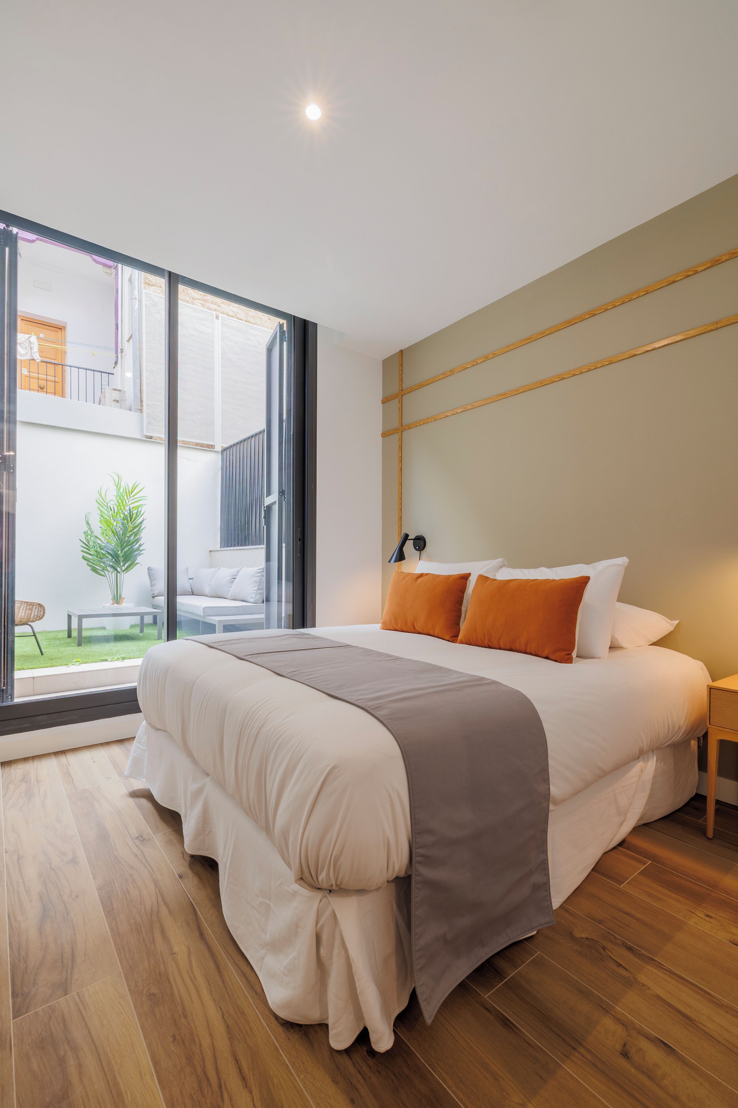 Appartement, patio | Bureau, espace de travail pour ordinateur portable