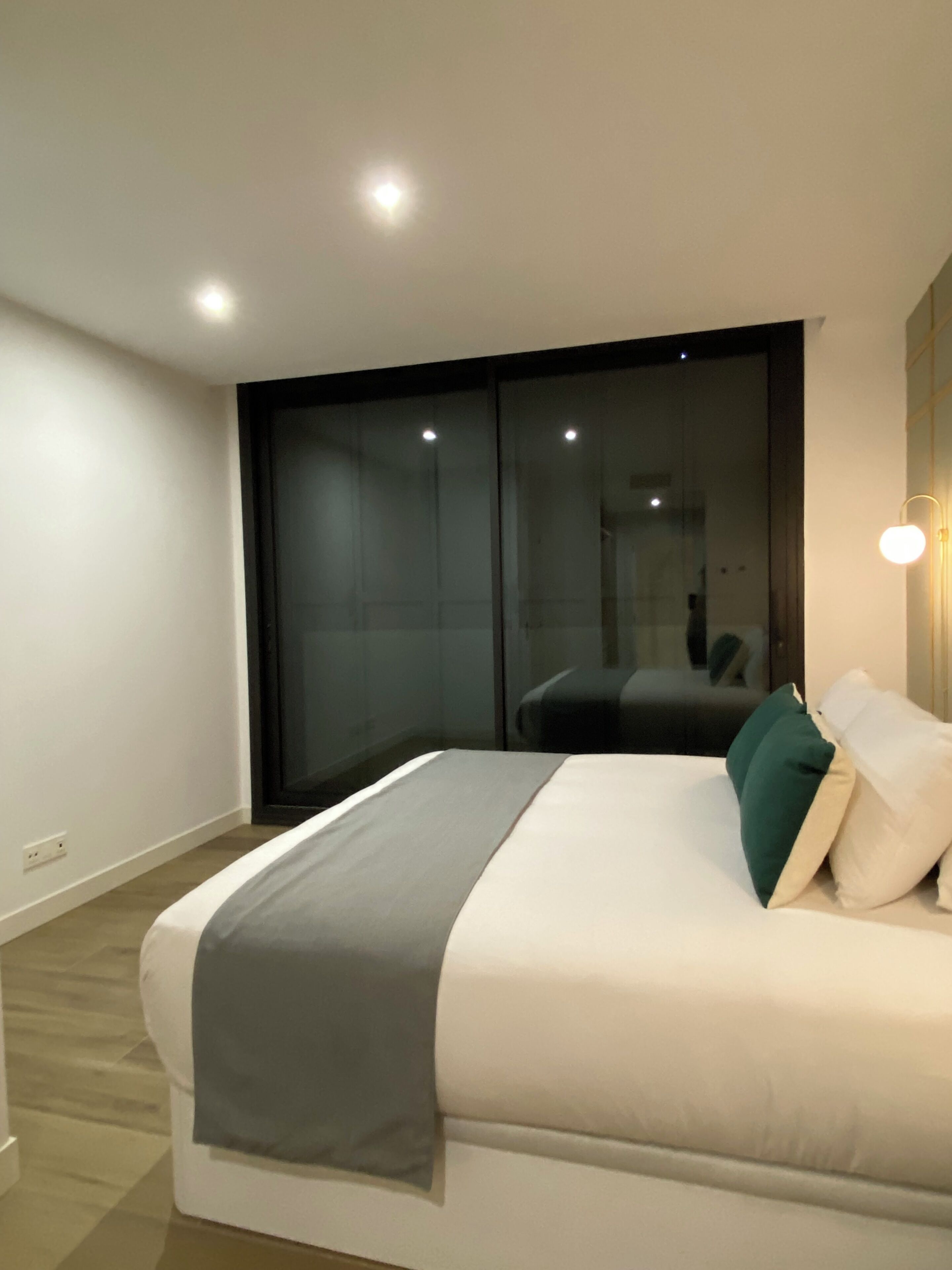 Appartement, patio | Bureau, espace de travail pour ordinateur portable