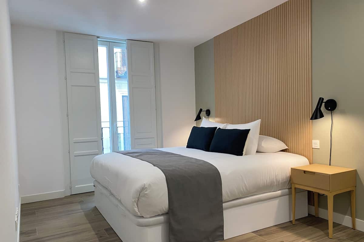 아파트, 파티오 | 책상, 노트북 작업 공간, 다리미/다리미판, 무료 WiFi