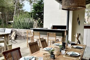 Outdoor dining - ✨ La Villa Giulia - Charm and Serenity in Cap Ferret - 12 people (Lège-Cap-Ferret)