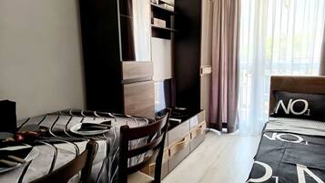 Blackout drapes, soundproofing, free WiFi, bed sheets