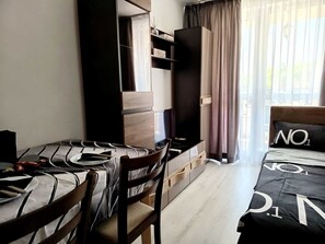Blackout curtains, iron/ironing board, free WiFi, bed sheets - Hotel Rooms St Paul (Plovdiv)