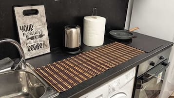 Kühlschrank, Ofen, Herdplatte, Hochstuhl