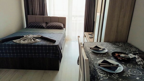 Free WiFi, bed sheets