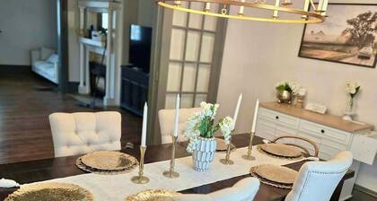 Victorian charm meets modern comfort Sleeps 10 w/AC FULLY STOCKED