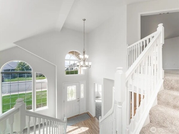 Interior - Elegant, Light-Filled Retreat with Scenic Views in a Peaceful Neighborhood (East Wenatchee)