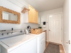 Interior - Elegant, Light-Filled Retreat with Scenic Views in a Peaceful Neighborhood (East Wenatchee)