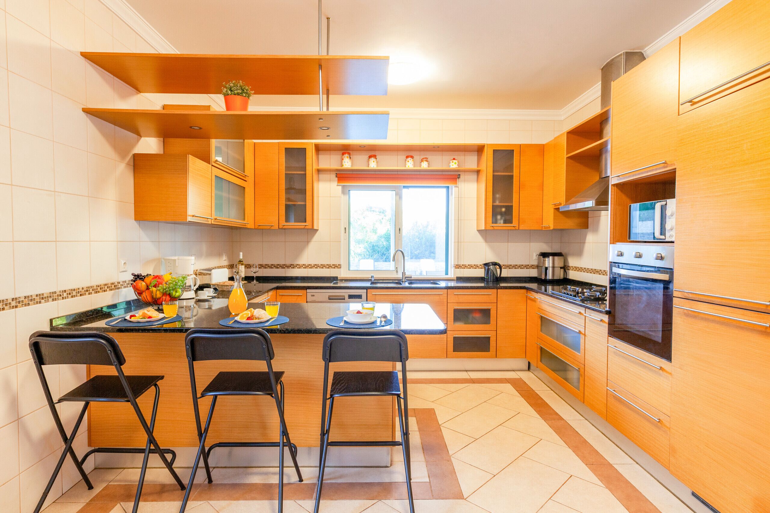 雪櫃、微波爐、焗爐、咖啡機/沖茶器