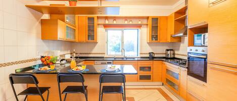 Fridge, microwave, oven, coffee/tea maker