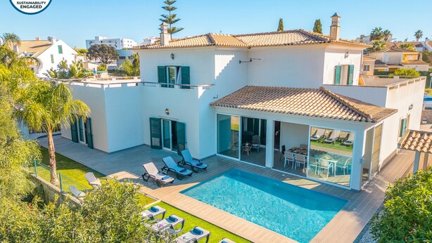 A modern villa with a swimming pool, a covered patio, and a view of the surrounding neighborhood. - Villa w/ Heatable Pool and BBQ in Albufeira (Albufeira)