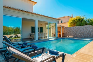 A heated pool - Villa w/ Heatable Pool and BBQ in Albufeira (Albufeira)
