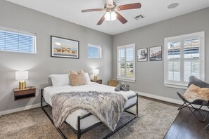 3 habitaciones, escritorio, tabla de planchar con plancha y wifi gratis 