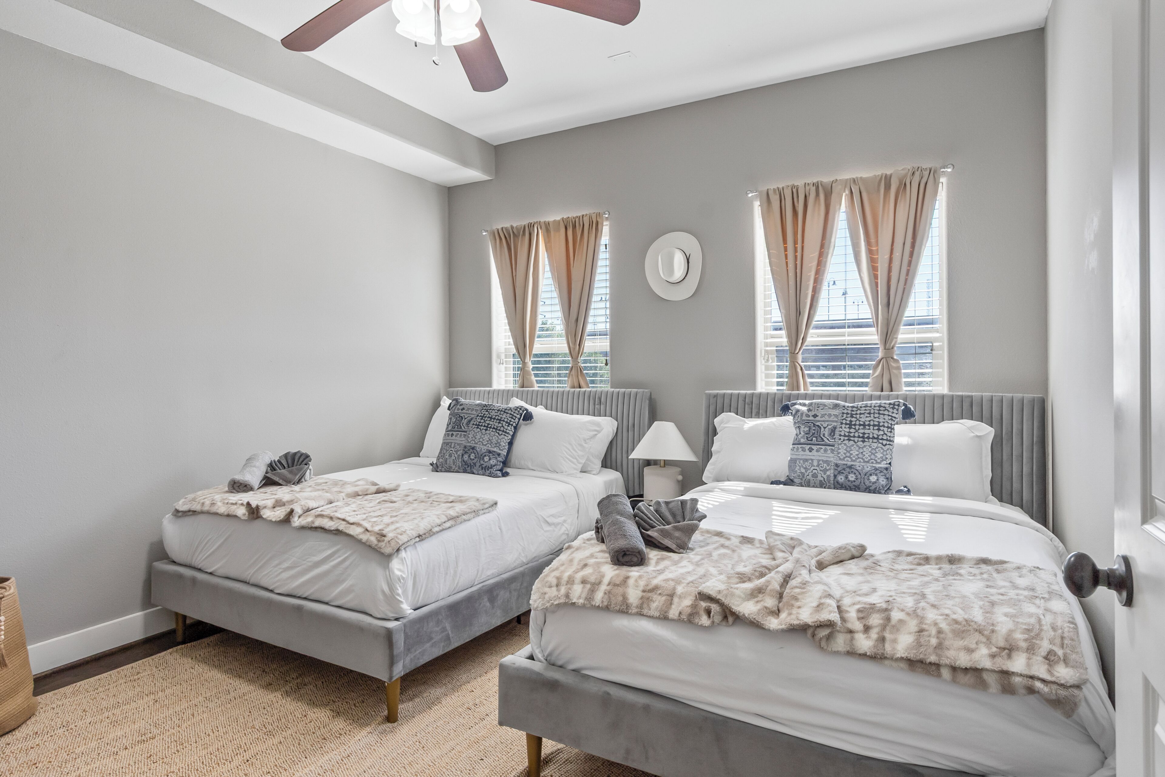 3 bedrooms, desk, iron/ironing board, free WiFi