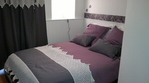 4 bedrooms, iron/ironing board, Internet