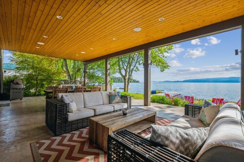 Escape to the Lake! Lakefront with Private Boat Slip and Hot Tub!