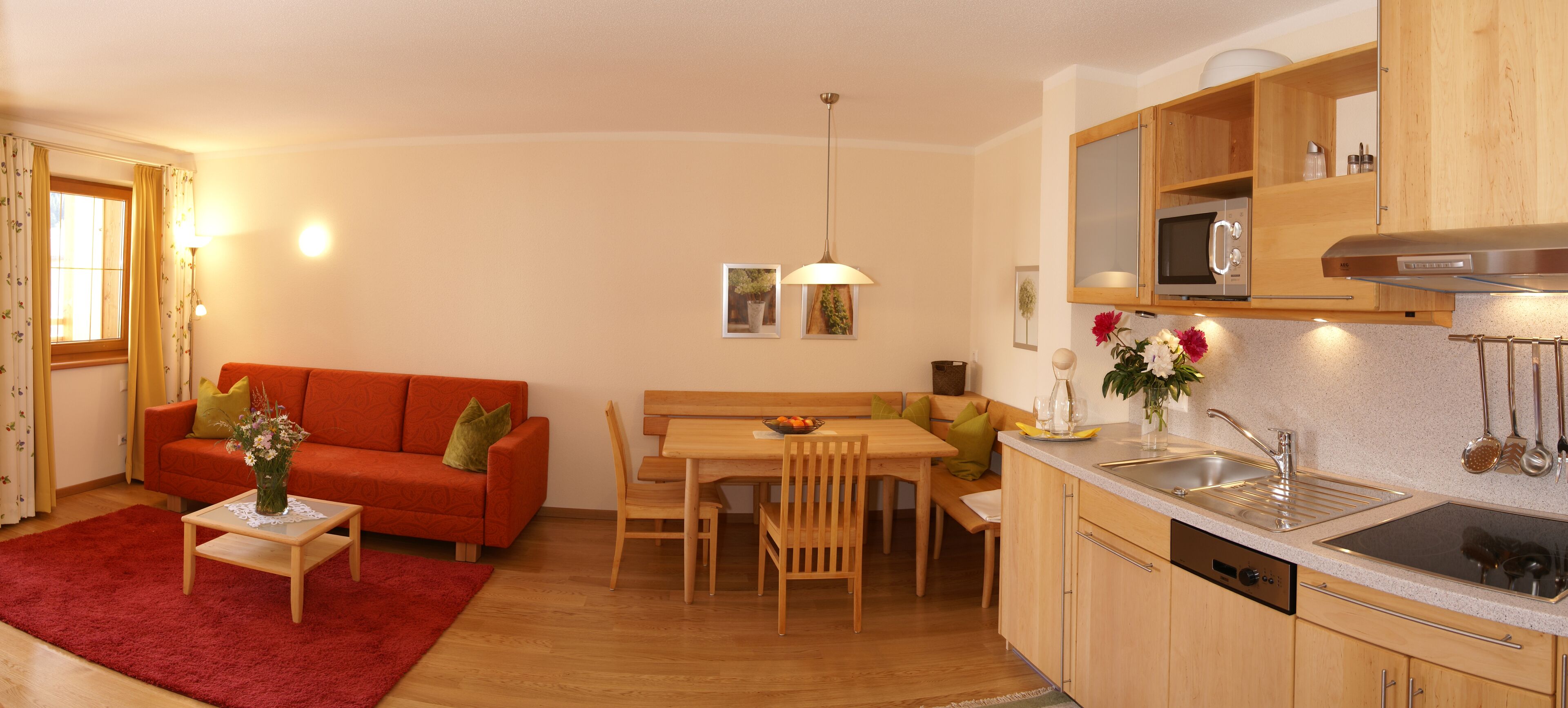 Condo, 2 Bedrooms, Balcony, Mountain View | Living area